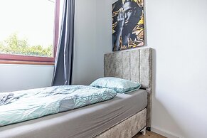 Cozy 3BR Apt with Garden Sleeps 10