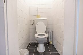 Cozy 3BR Apt with Garden Sleeps 10