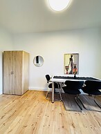 Cozy 3BR Apt with Garden Sleeps 10