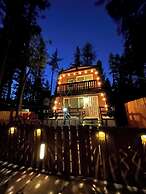 Moonridge Manor Cozy Retreat with Hottub