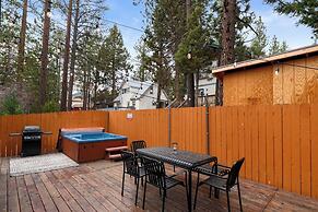 Moonridge Manor Cozy Retreat with Hottub