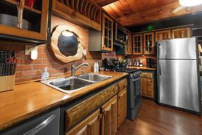 Moonridge Manor Cozy Retreat with Hottub