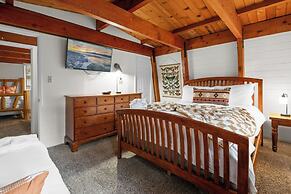 Moonridge Manor Cozy Retreat with Hottub