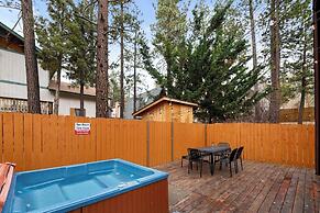 Moonridge Manor Cozy Retreat with Hottub