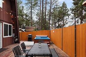 Moonridge Manor Cozy Retreat with Hottub