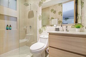 Salguero Suites By HostPro