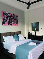 Lucky Monkey Inn & Restaurant