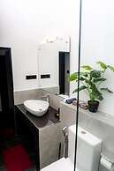 Lucky Monkey Inn & Restaurant