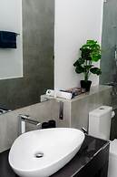 Lucky Monkey Inn & Restaurant