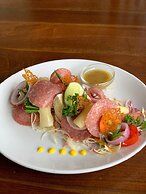 Lucky Monkey Inn & Restaurant