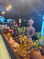 Lucky Monkey Inn & Restaurant