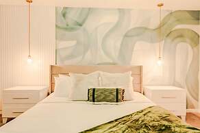 1259 Modern 5BD Family Home For Your Vacation