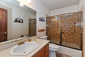 Canyon Castle Mtn Retreat w Hot Tub