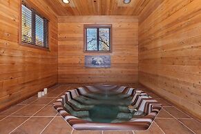 Canyon Castle Mtn Retreat w Hot Tub