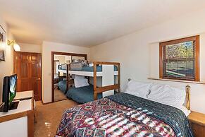 Canyon Castle Mtn Retreat w Hot Tub