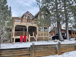 Canyon Castle Mtn Retreat w Hot Tub