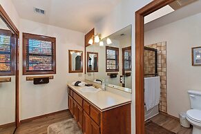 Canyon Castle Mtn Retreat w Hot Tub