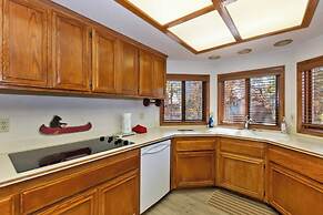 Canyon Castle Mtn Retreat w Hot Tub