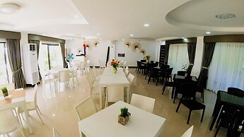 Sacaan Tropical Breeze Resort