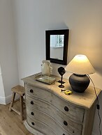 Shanghai Hills& Art Suite 18