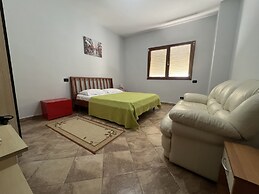 Elly Seaside Apartment