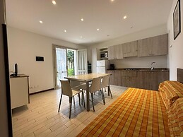 Renovated Villa With Garden and Pool Access