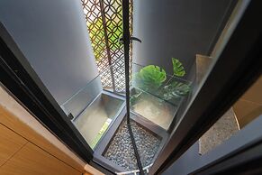 Keenan Living Luxe Seturan