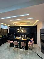 Luxury Central Cosy Villa