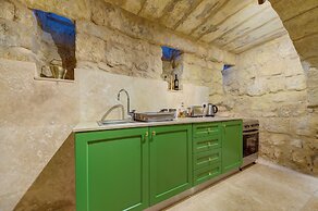 Room-ta' Karmenu - An 800 Year old Moder