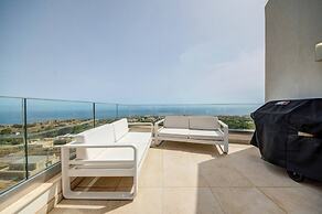 Luxury Penthouse With Private Pool and sea Views, Sleeps 6