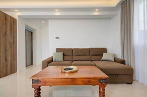 Luxury Penthouse With Private Pool and sea Views, Sleeps 6