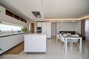 Luxury Penthouse With Private Pool and sea Views, Sleeps 6