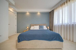 Luxury Penthouse With Private Pool and sea Views, Sleeps 6