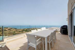 Luxury Penthouse With Private Pool and sea Views, Sleeps 6