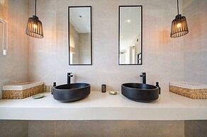 Luxury Penthouse With Private Pool and sea Views, Sleeps 6