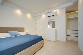 Luxury Penthouse With Private Pool and sea Views, Sleeps 6