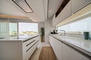 Luxury Penthouse With Private Pool and sea Views, Sleeps 6