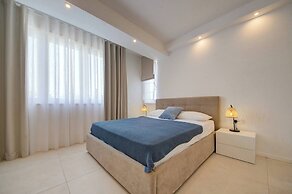Luxury Penthouse With Private Pool and sea Views, Sleeps 6