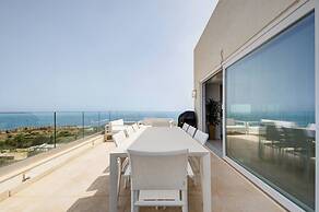 Luxury Penthouse With Private Pool and sea Views, Sleeps 6