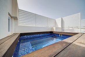 Luxury Penthouse With Private Pool and sea Views, Sleeps 6