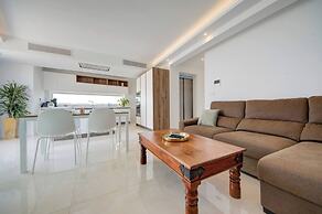 Luxury Penthouse With Private Pool and sea Views, Sleeps 6