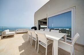 Luxury Penthouse With Private Pool and sea Views, Sleeps 6