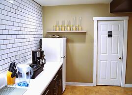 Cozy Nest Near UND Campus