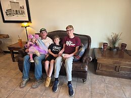 New Western Inn & Suites