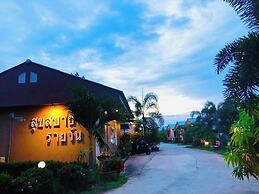 Suksabai Raiwan And Pool Villa