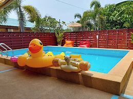 Suksabai Raiwan And Pool Villa