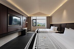 Jinghong Chen Duo Nan Shan Man Zhen