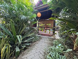 Jinghong Chen Duo Nan Shan Man Zhen