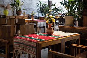 Jinghong Chen Duo Nan Shan Man Zhen