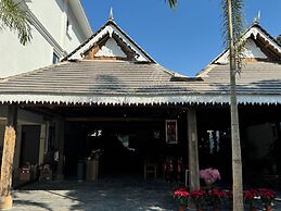 Jinghong Chen Duo Nan Shan Man Zhen